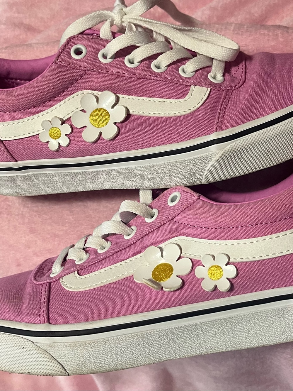 Vans Pink Canvas Low-Top Sneakers with White Stripe and Daisy Patches